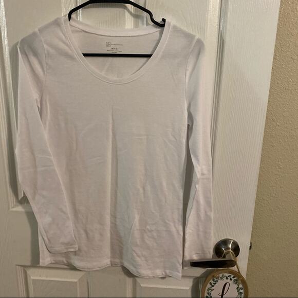 LOT of 3 White & Dark Red Solid Tee Shirts for Layering Women Junior Size Medium - Picture 2 of 15